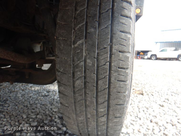 image for item JF9139 2006 Isuzu NPR  flatbed truck