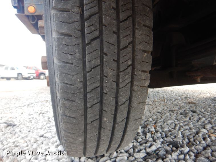 image for item JF9139 2006 Isuzu NPR  flatbed truck