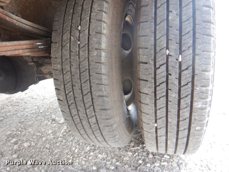 image for item JF9139 2006 Isuzu NPR  flatbed truck