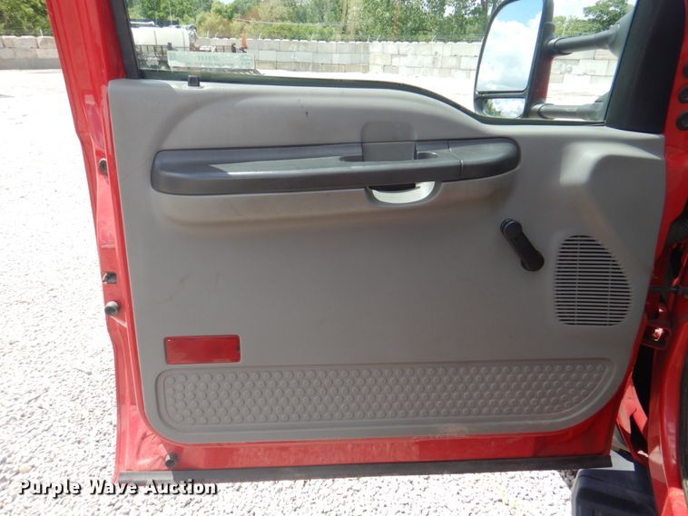 image for item JF9141 2007 Ford F550 Super Duty XL  SuperCab flatbed truck