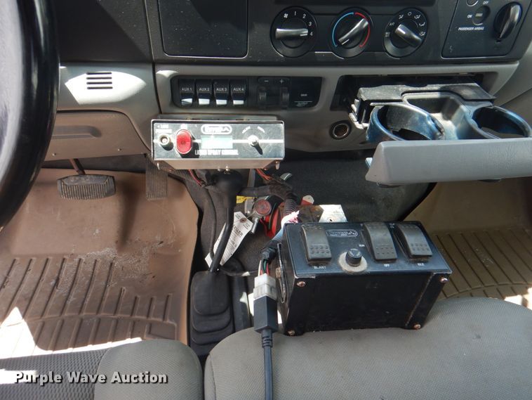 image for item JF9141 2007 Ford F550 Super Duty XL  SuperCab flatbed truck