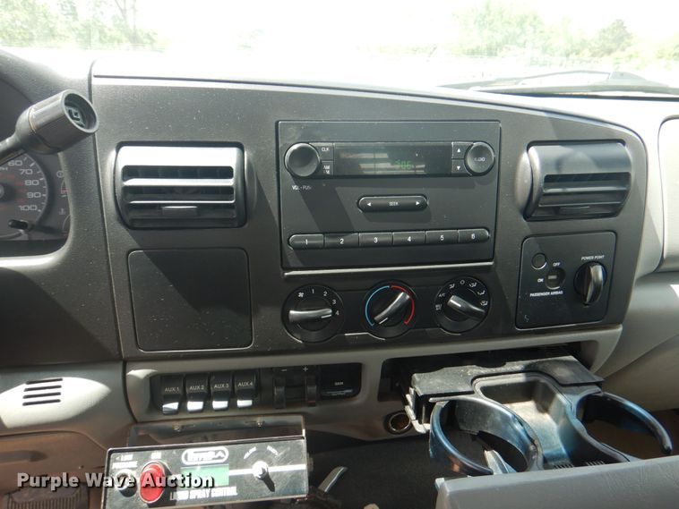 image for item JF9141 2007 Ford F550 Super Duty XL  SuperCab flatbed truck