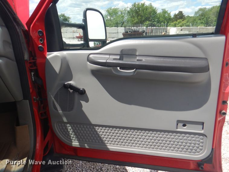 image for item JF9141 2007 Ford F550 Super Duty XL  SuperCab flatbed truck