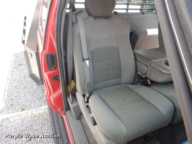 image for item JF9141 2007 Ford F550 Super Duty XL  SuperCab flatbed truck