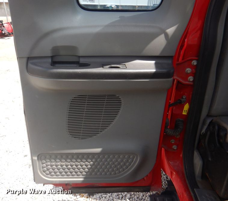 image for item JF9141 2007 Ford F550 Super Duty XL  SuperCab flatbed truck