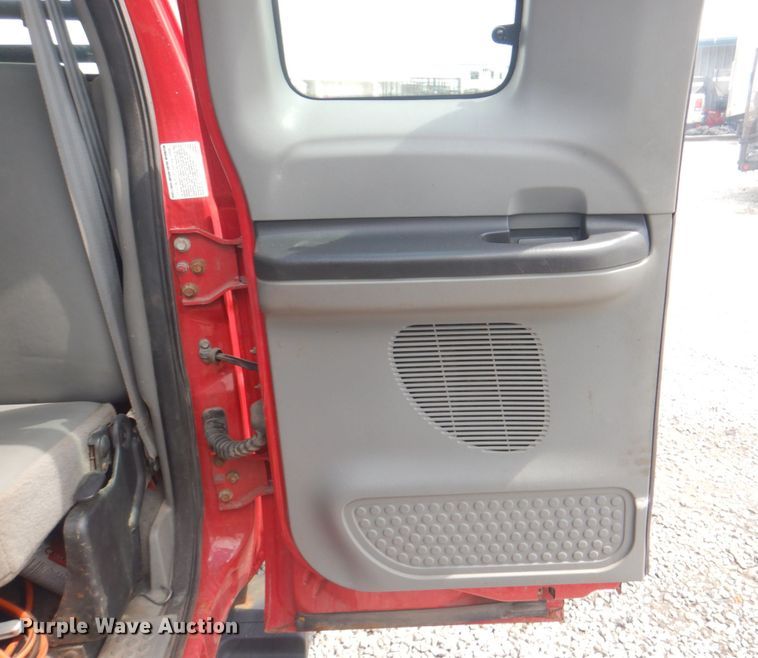 image for item JF9141 2007 Ford F550 Super Duty XL  SuperCab flatbed truck