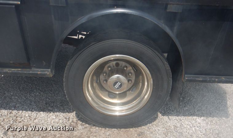 image for item JF9141 2007 Ford F550 Super Duty XL  SuperCab flatbed truck