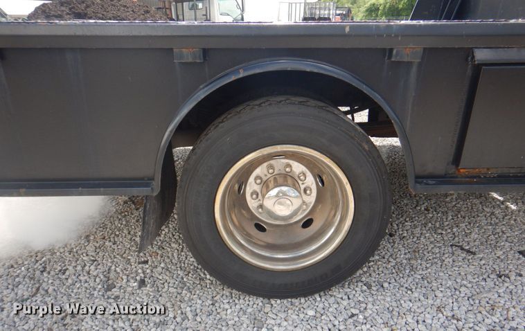 image for item JF9141 2007 Ford F550 Super Duty XL  SuperCab flatbed truck