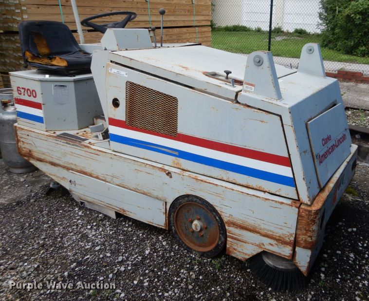 image for item JI9617 1997 Clarke American Lincoln 6700  sweeper