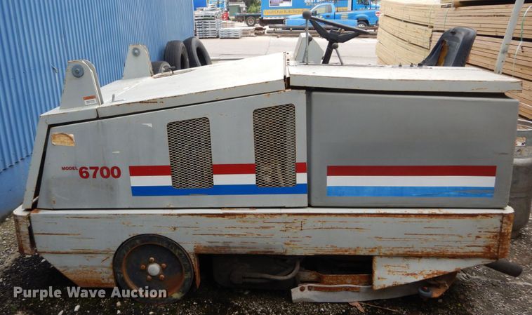 image for item JI9617 1997 Clarke American Lincoln 6700  sweeper