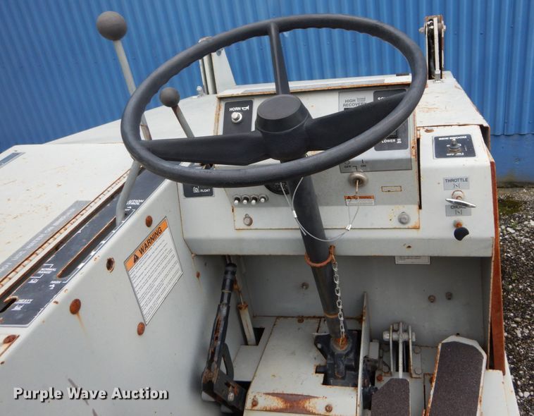 image for item JI9617 1997 Clarke American Lincoln 6700  sweeper