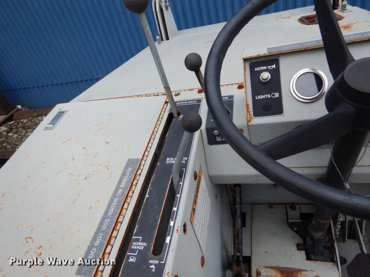 image for item JI9617 1997 Clarke American Lincoln 6700  sweeper