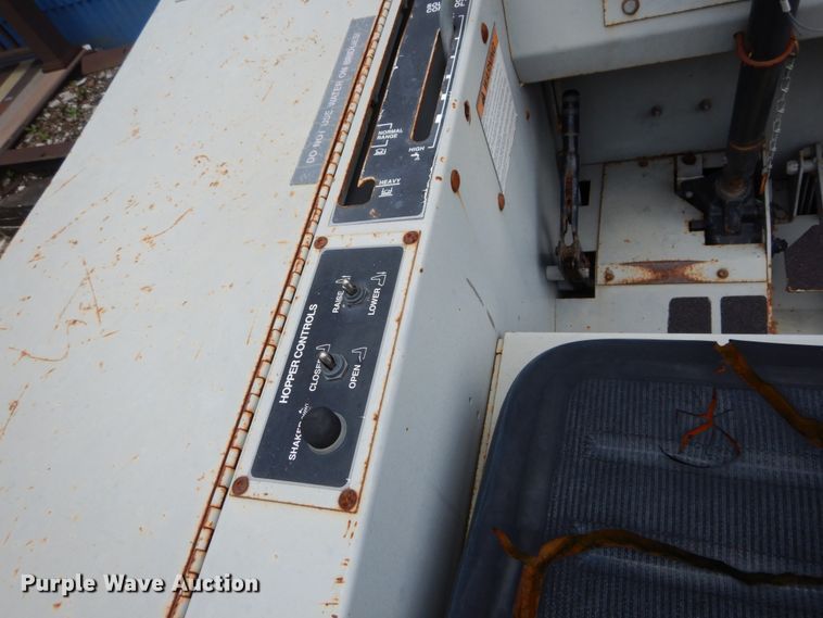 image for item JI9617 1997 Clarke American Lincoln 6700  sweeper