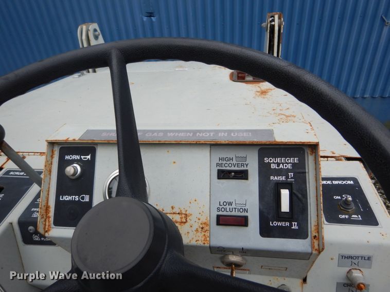 image for item JI9617 1997 Clarke American Lincoln 6700  sweeper