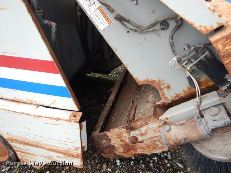 image for item JI9617 1997 Clarke American Lincoln 6700  sweeper