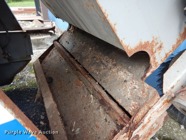 image for item JI9617 1997 Clarke American Lincoln 6700  sweeper