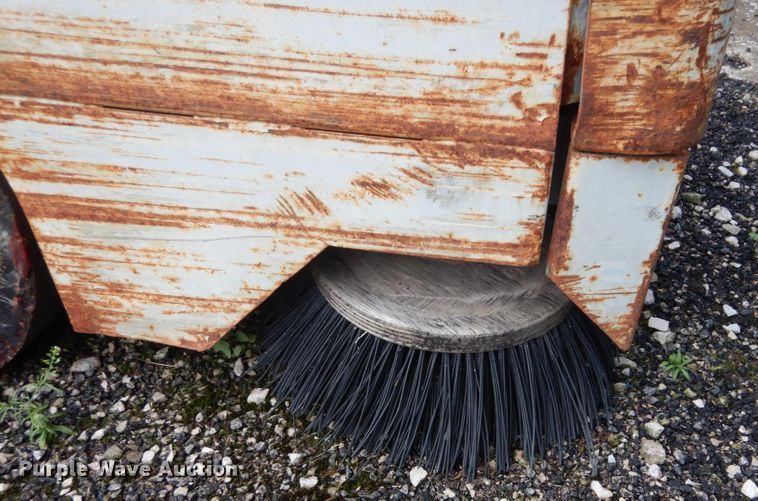 image for item JI9617 1997 Clarke American Lincoln 6700  sweeper