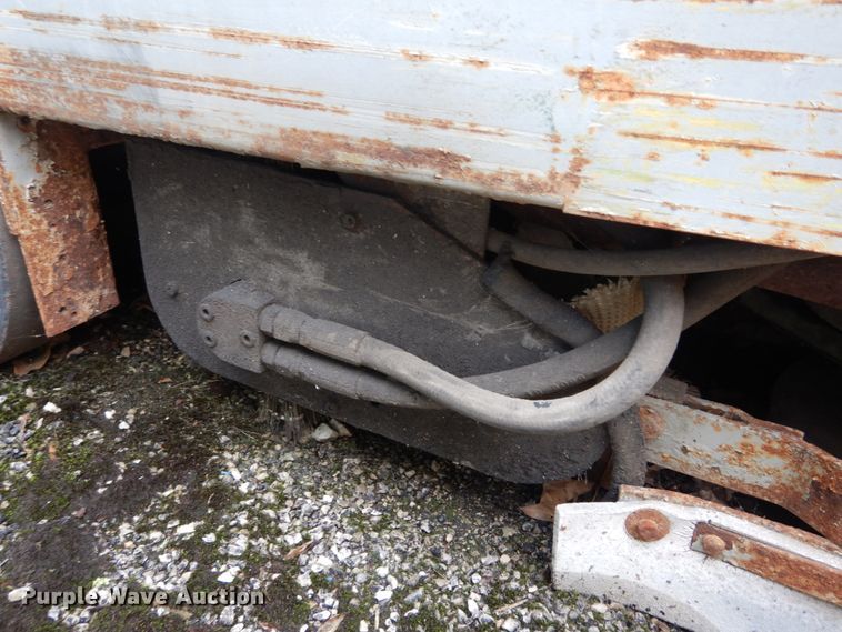 image for item JI9617 1997 Clarke American Lincoln 6700  sweeper