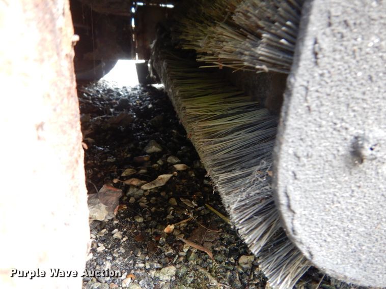 image for item JI9617 1997 Clarke American Lincoln 6700  sweeper