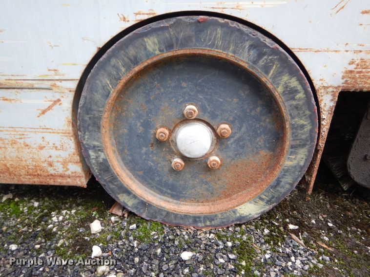 image for item JI9617 1997 Clarke American Lincoln 6700  sweeper