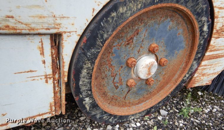 image for item JI9617 1997 Clarke American Lincoln 6700  sweeper