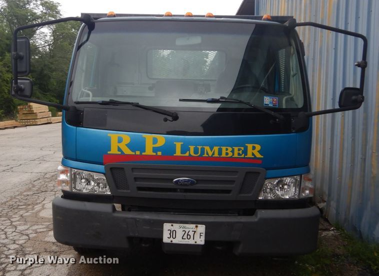 image for item JI9621 2006 Ford LCF  flatbed truck