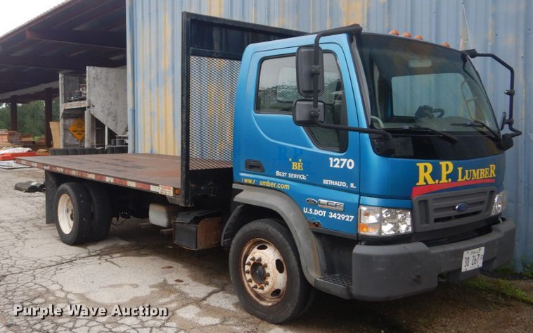 image for item JI9621 2006 Ford LCF  flatbed truck
