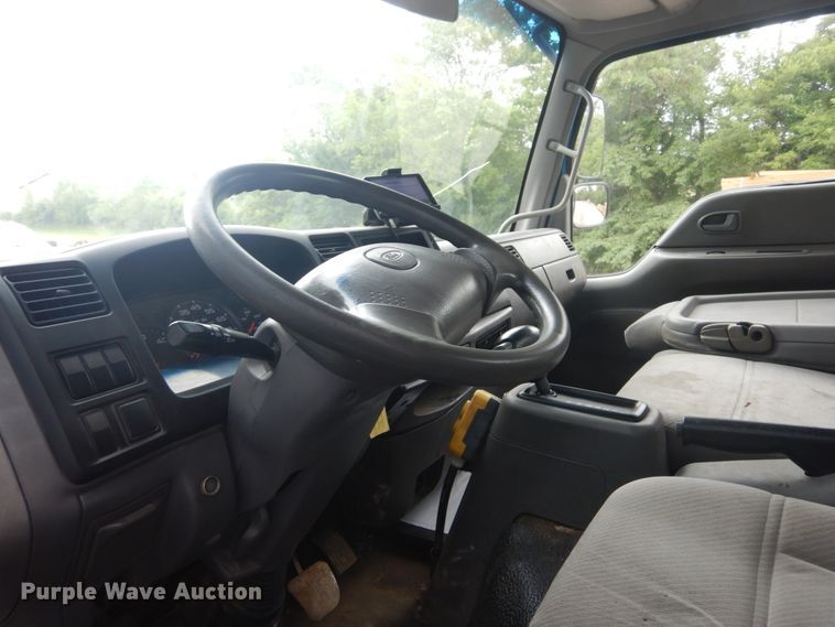 image for item JI9621 2006 Ford LCF  flatbed truck