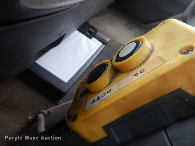 image for item JI9621 2006 Ford LCF  flatbed truck