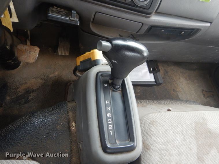 image for item JI9621 2006 Ford LCF  flatbed truck