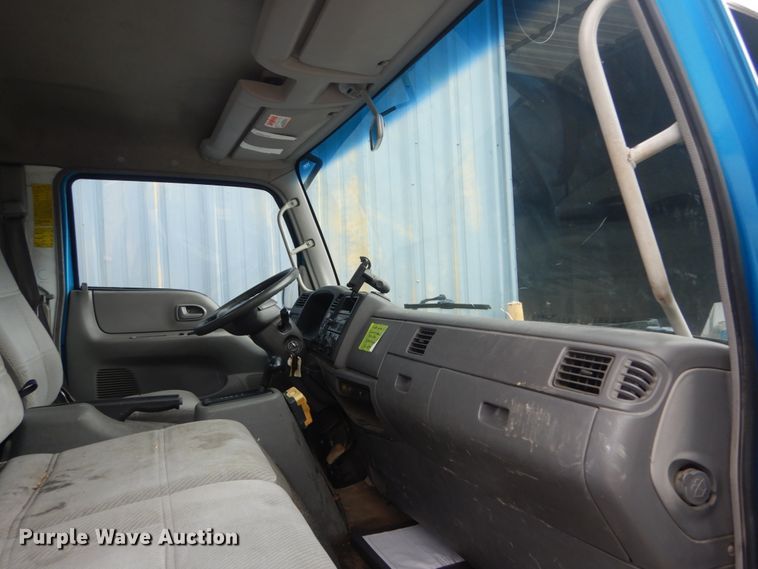 image for item JI9621 2006 Ford LCF  flatbed truck