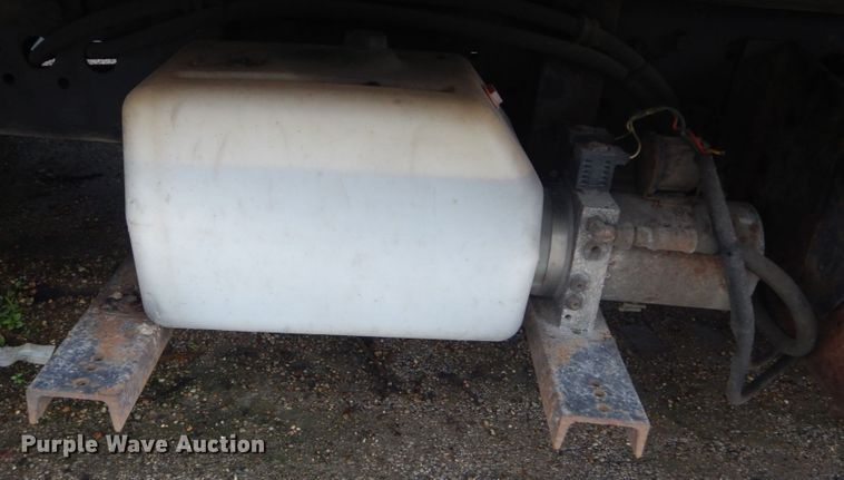 image for item JI9621 2006 Ford LCF  flatbed truck