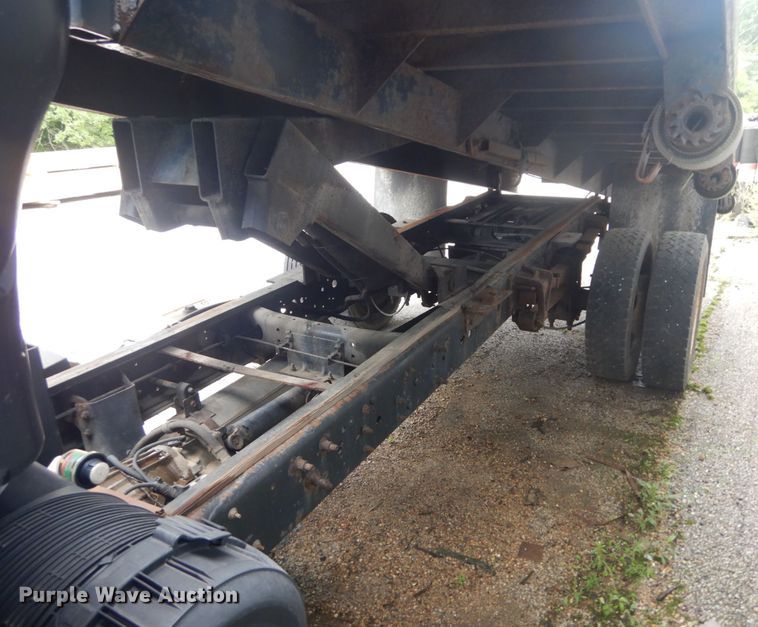 image for item JI9621 2006 Ford LCF  flatbed truck