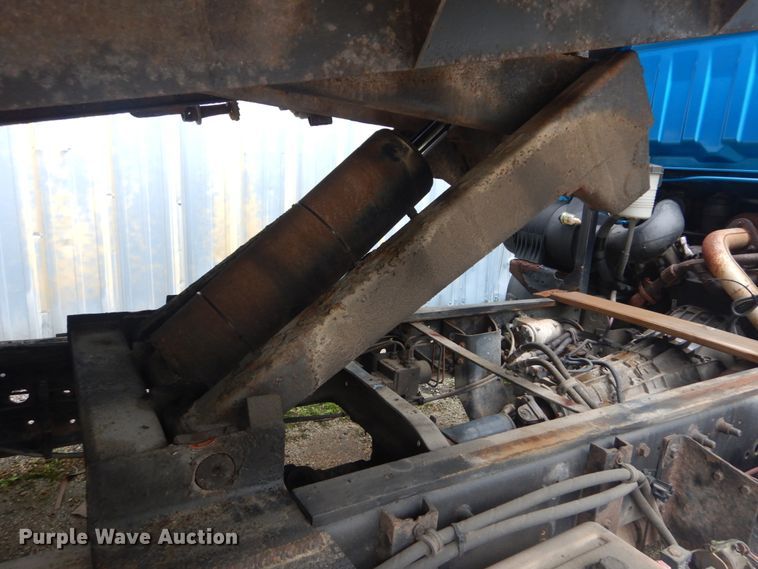 image for item JI9621 2006 Ford LCF  flatbed truck