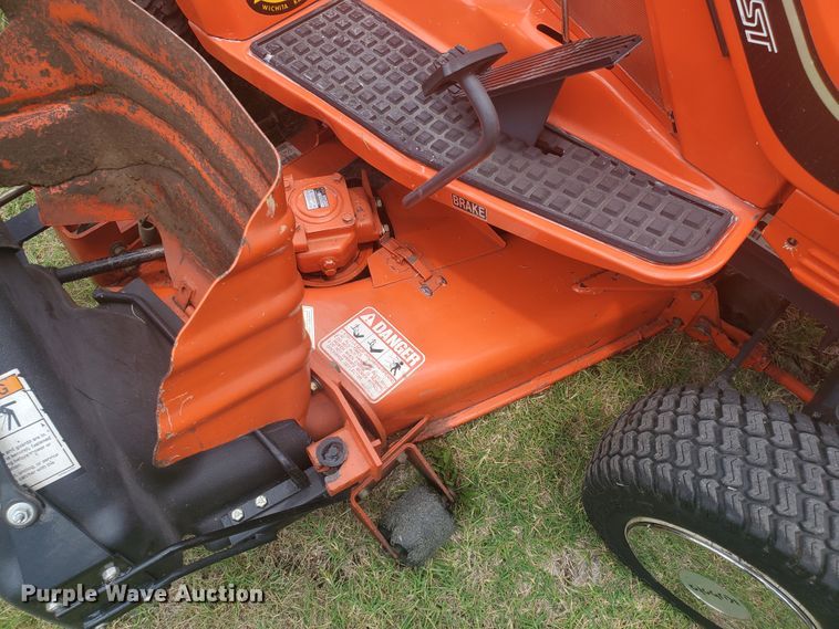 image for item JM9724 1999 Kubota G1800  lawn mower
