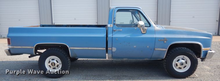 image for item KU9491 1982 Chevrolet Silverado K20  pickup truck