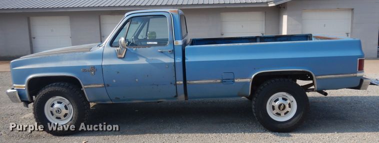 image for item KU9491 1982 Chevrolet Silverado K20  pickup truck