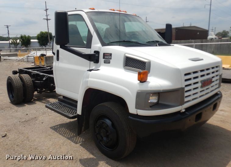 image for item KU9517 2005 GMC C5500  truck cab and chassis