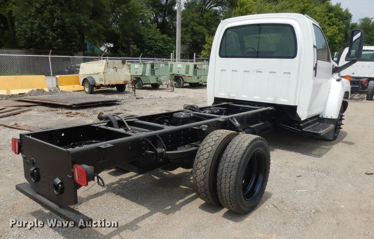 image for item KU9517 2005 GMC C5500  truck cab and chassis