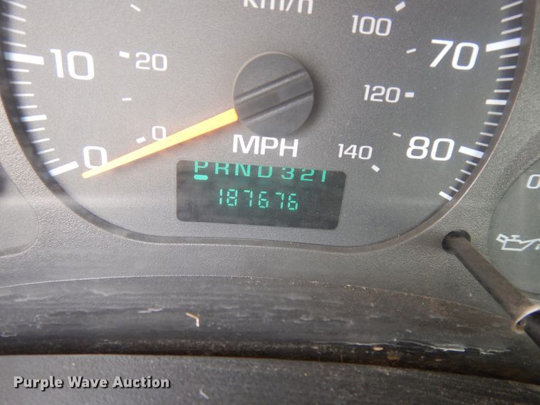 image for item KU9517 2005 GMC C5500  truck cab and chassis