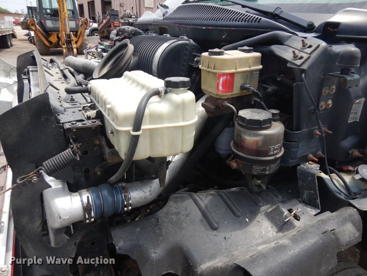 image for item KU9517 2005 GMC C5500  truck cab and chassis