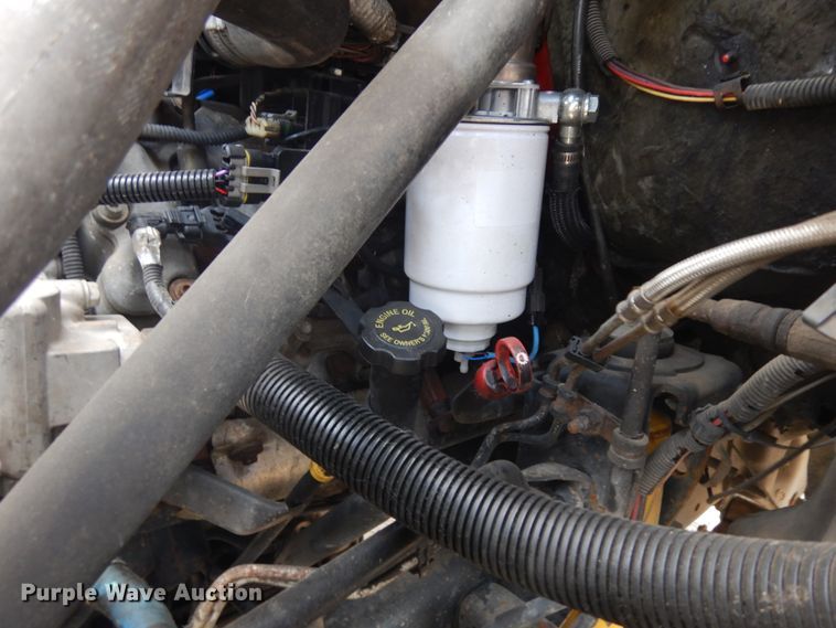 image for item KU9517 2005 GMC C5500  truck cab and chassis