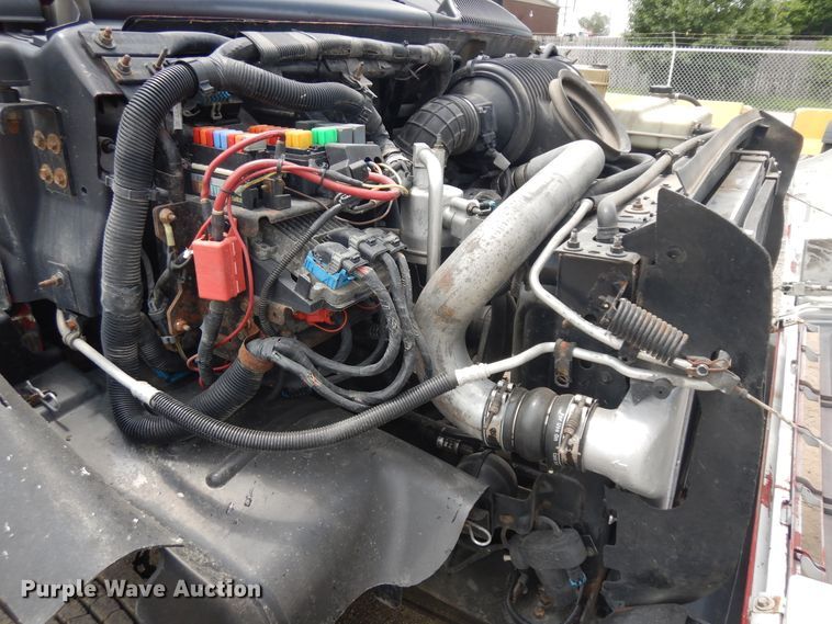 image for item KU9517 2005 GMC C5500  truck cab and chassis