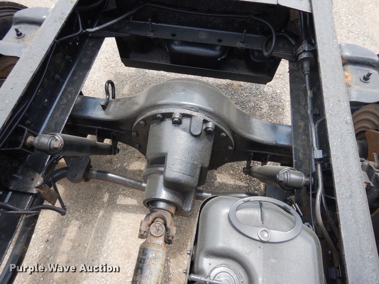 image for item KU9517 2005 GMC C5500  truck cab and chassis