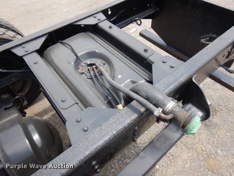 image for item KU9517 2005 GMC C5500  truck cab and chassis