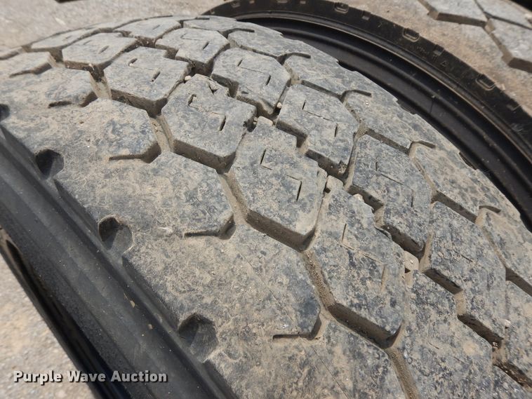 image for item KU9517 2005 GMC C5500  truck cab and chassis