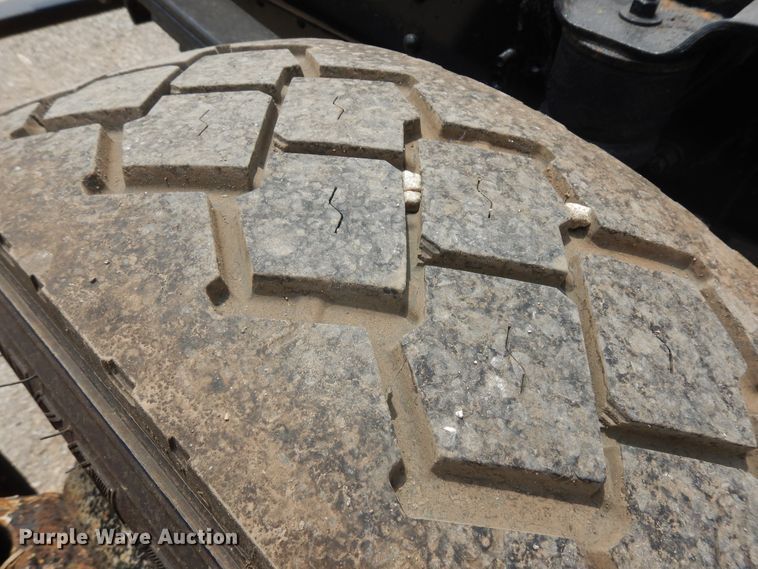 image for item KU9517 2005 GMC C5500  truck cab and chassis