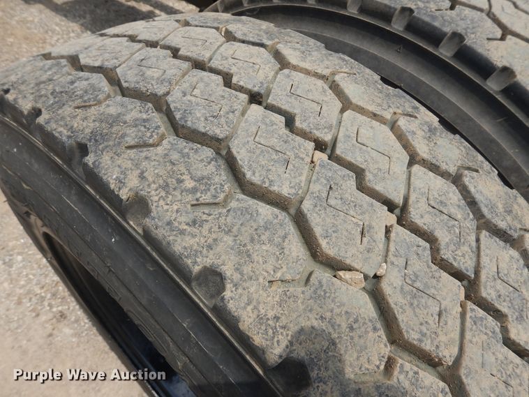 image for item KU9517 2005 GMC C5500  truck cab and chassis