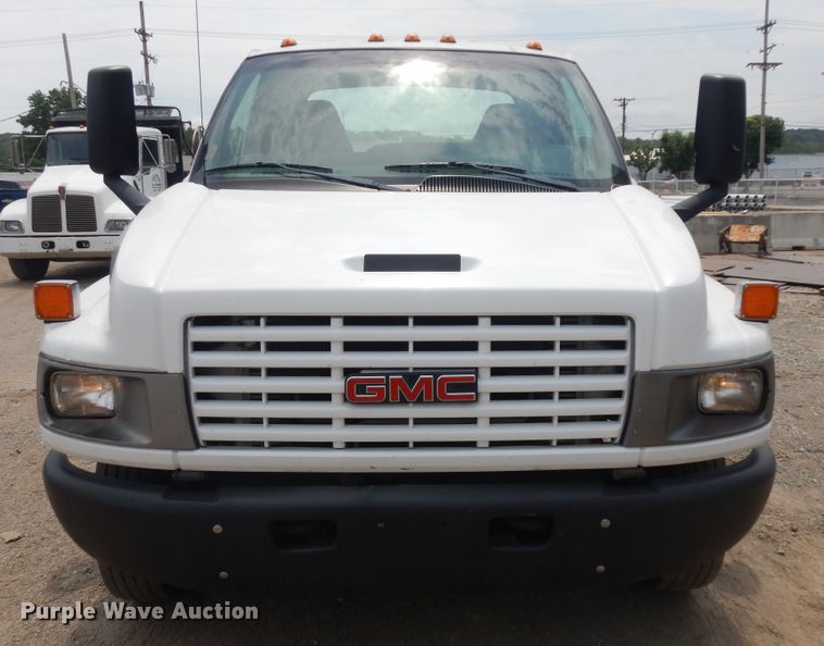 image for item KU9518 2004 GMC C5500  truck cab and chassis