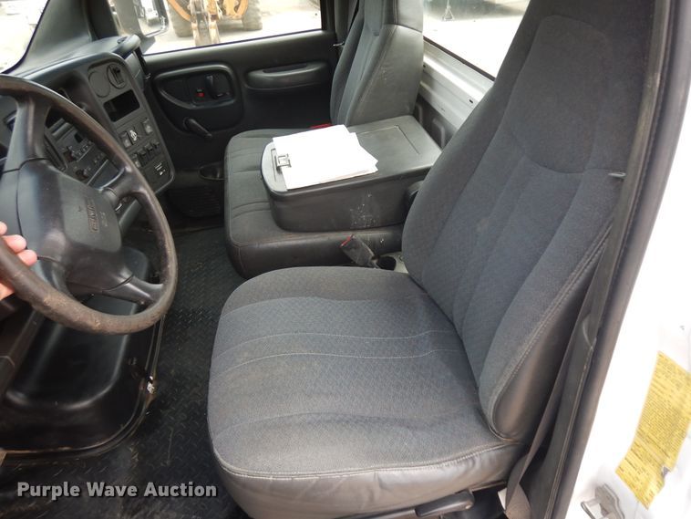image for item KU9518 2004 GMC C5500  truck cab and chassis